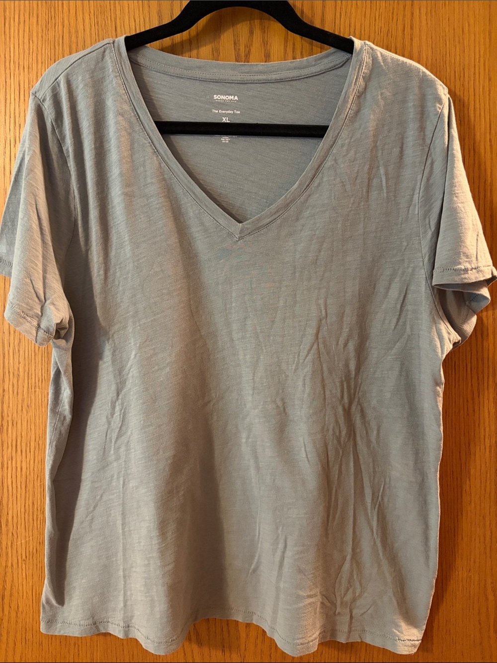 SONOMA V-Neck Short Sleeve Tee in Light Gray